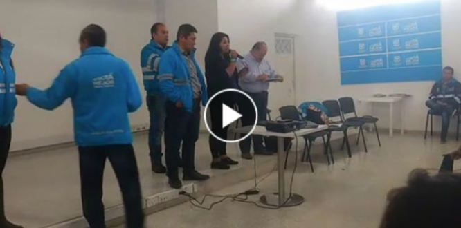 Foto de diálogo entre operador de aseo Promoambiental y del convenio interadministrativoy  la Alcaldía Local de San Cristóbal. con las JAC de la localidad 