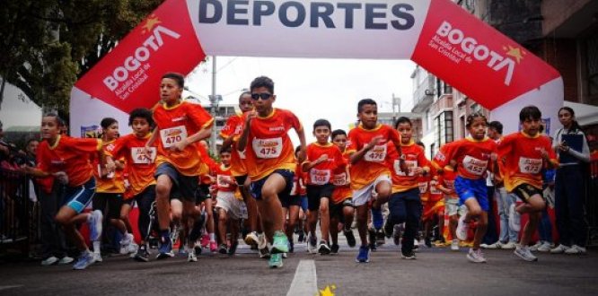 Carrera Atlética RUN 2026 con la participación de niña