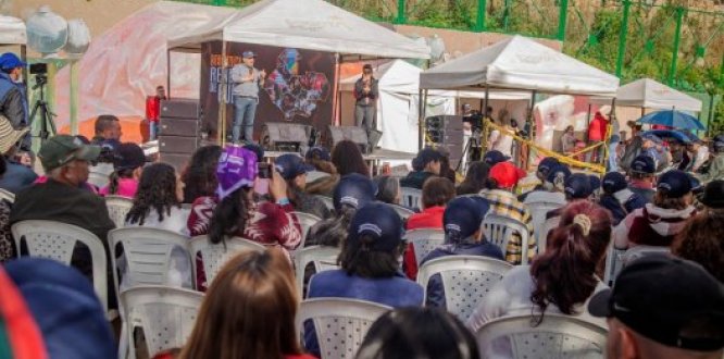 Sr alcalde dirigiendose a la ciudadania en su rendicion de cuentas barrio Ramajal Sr alcalde dirigiendose a la ciudadania en su rendicion de cuentas barrio Ramajal