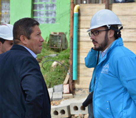 Alcalde Local con Director de Caja de Vivienda Popular